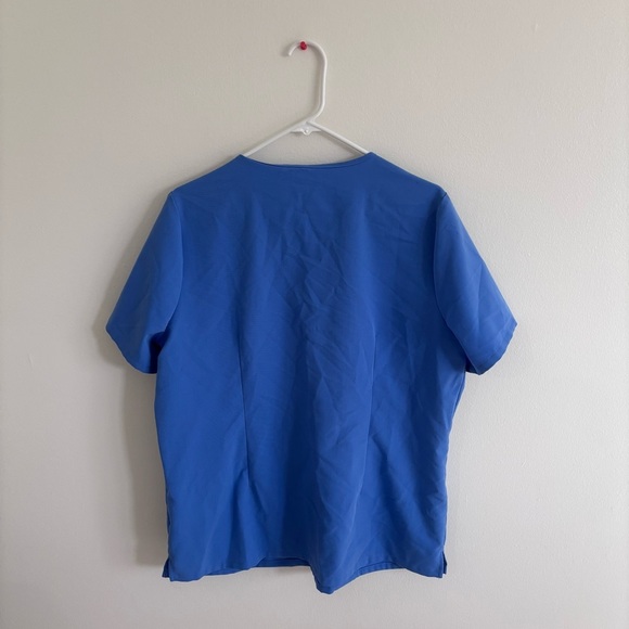 Figs Technical Collection Casma Three-Pocket Scrub Top in Ceil Blue XL - Picture 5 of 5